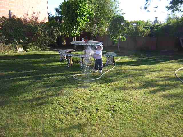 fotos/2011-10-15 - Iara juegos y pileta/P1020329.JPG